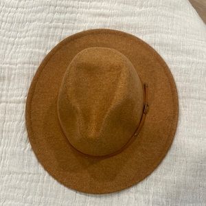 Wide brim hat